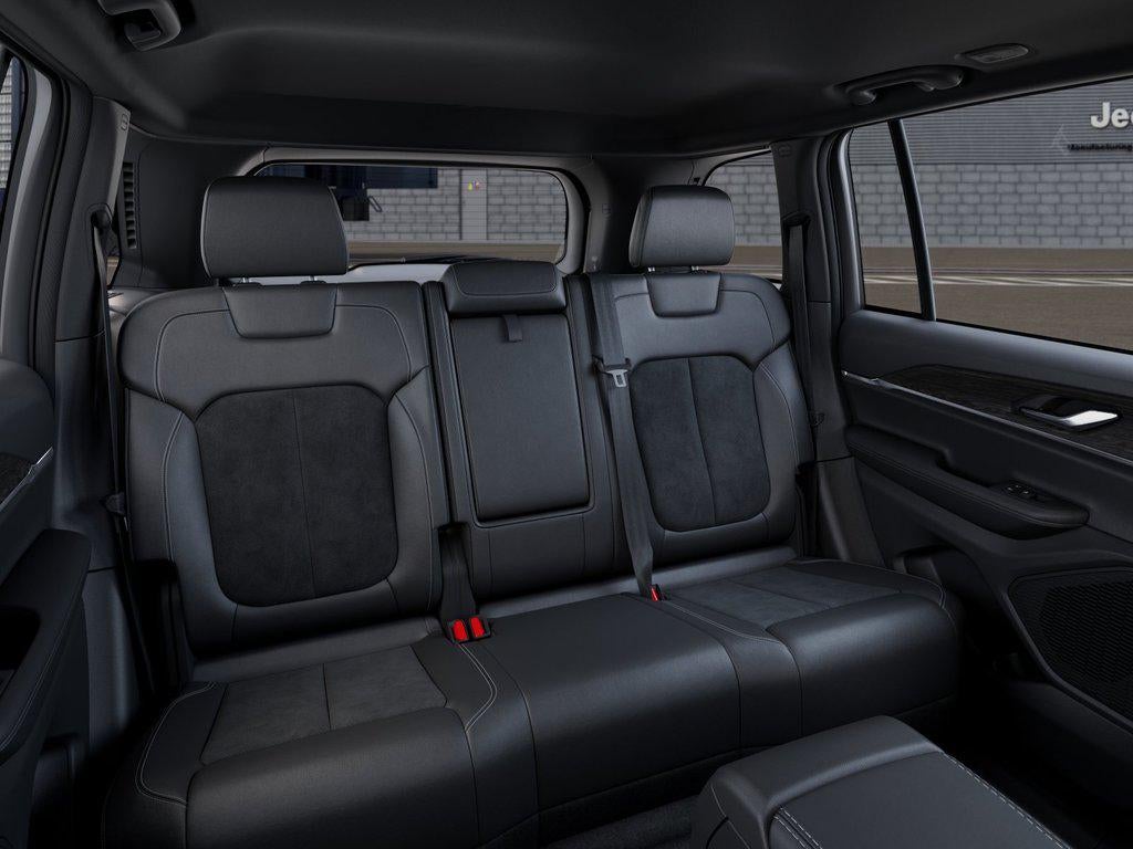 2026 Jeep Grand Cherokee Laredo Altitude 4x4
